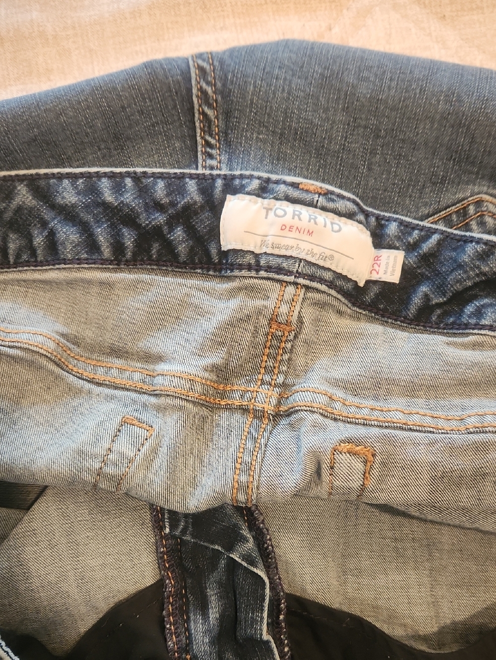 Preowned Torrid Sz 22 Relaxed Bootcut Denim Jeans Medium Wash *Bottom Hem Fray* - Picture 7 of 13